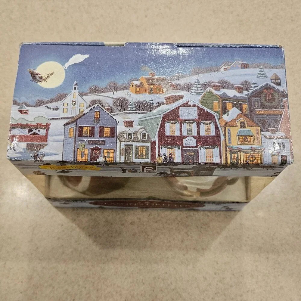 PUBLIX CERAMIC CHRISTMAS HOLIDAY SANTA & MRS CLAUS SALT & PEPPER SHAKERS SET